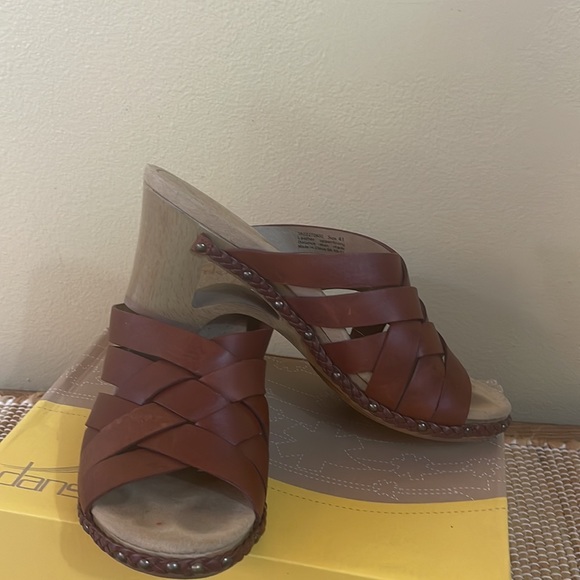 Dansko Tory Veg Brown Sandal - Picture 2 of 6
